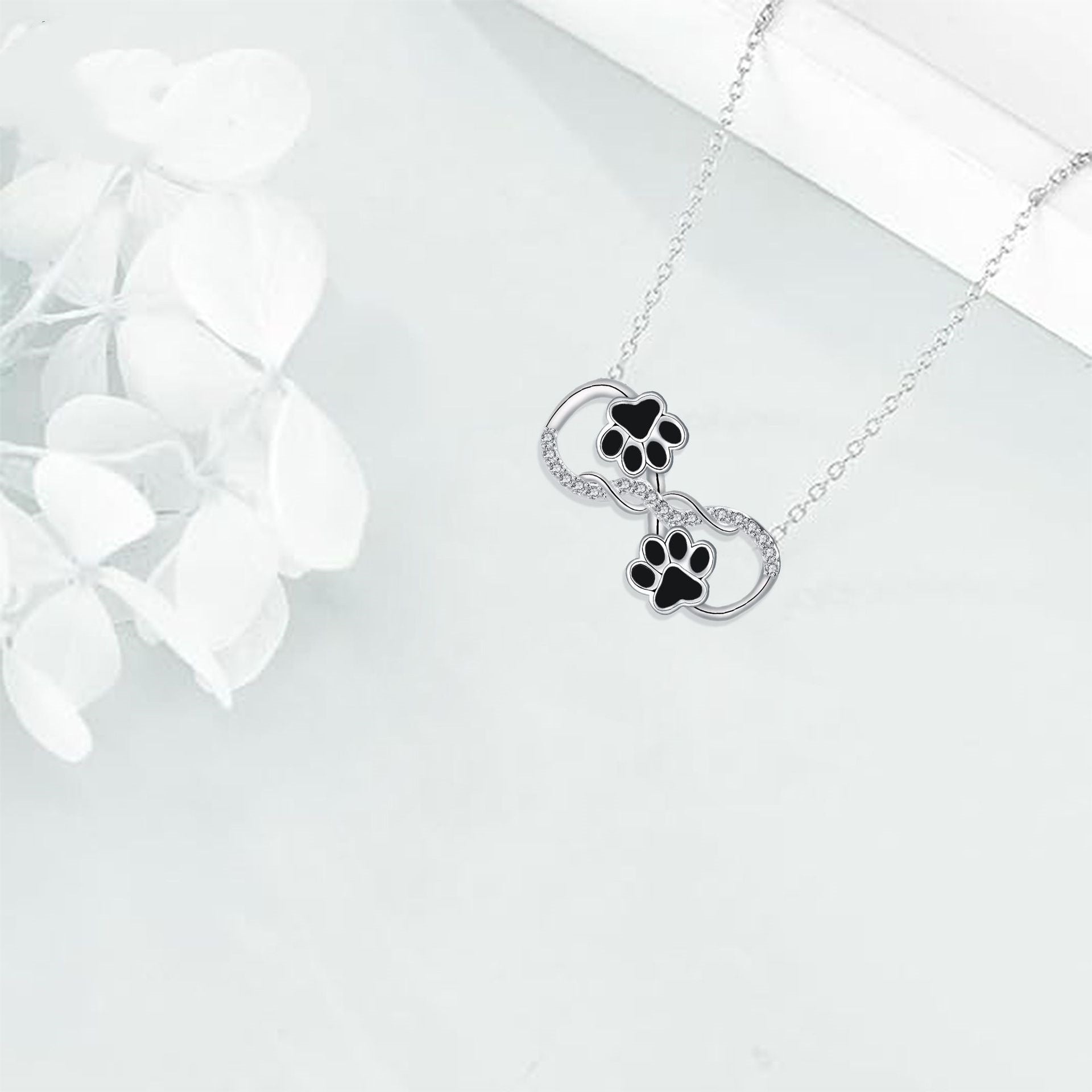 Collana con pendente simbolo dell'infinito con zirconi