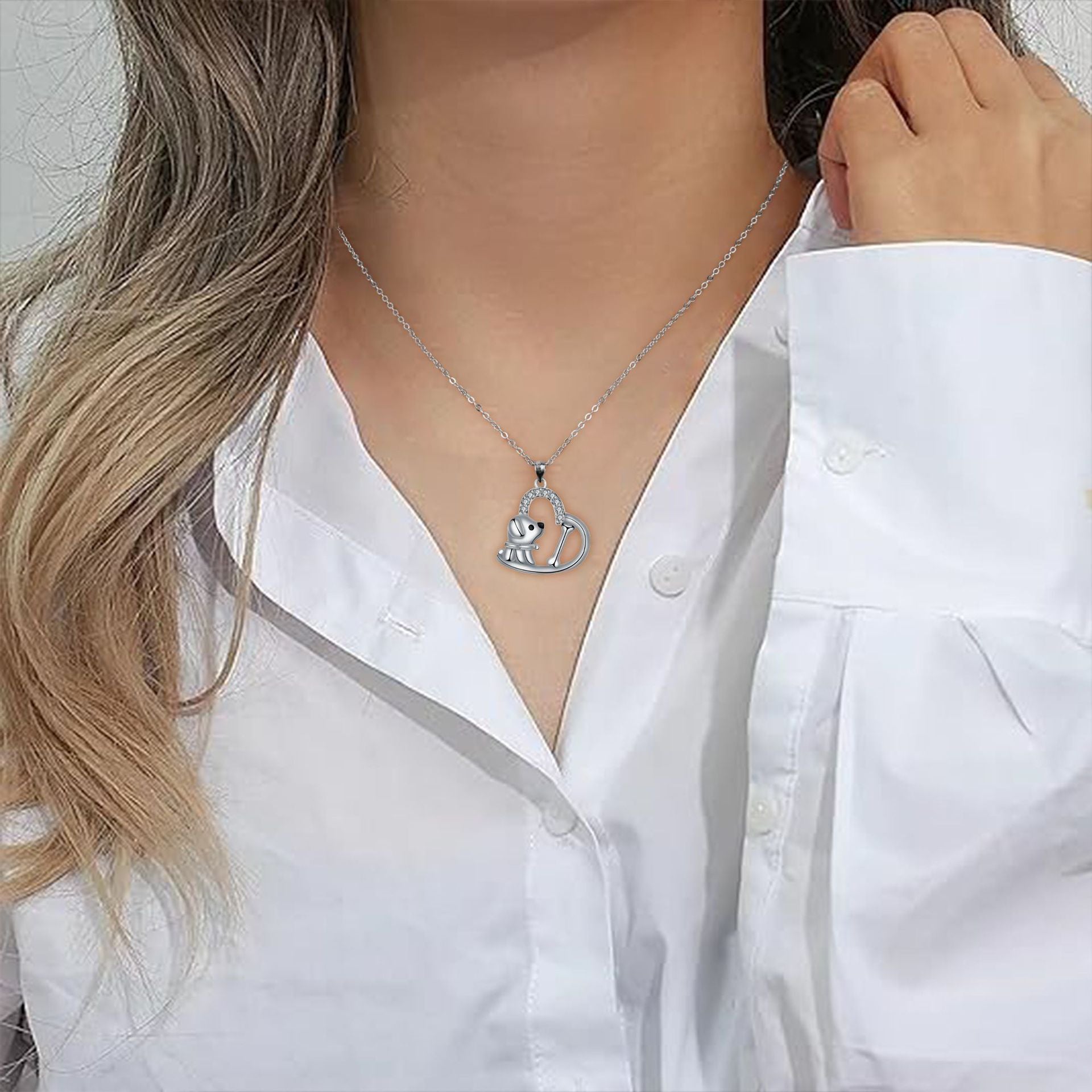 Collana con ciondolo a forma di cuore per cani