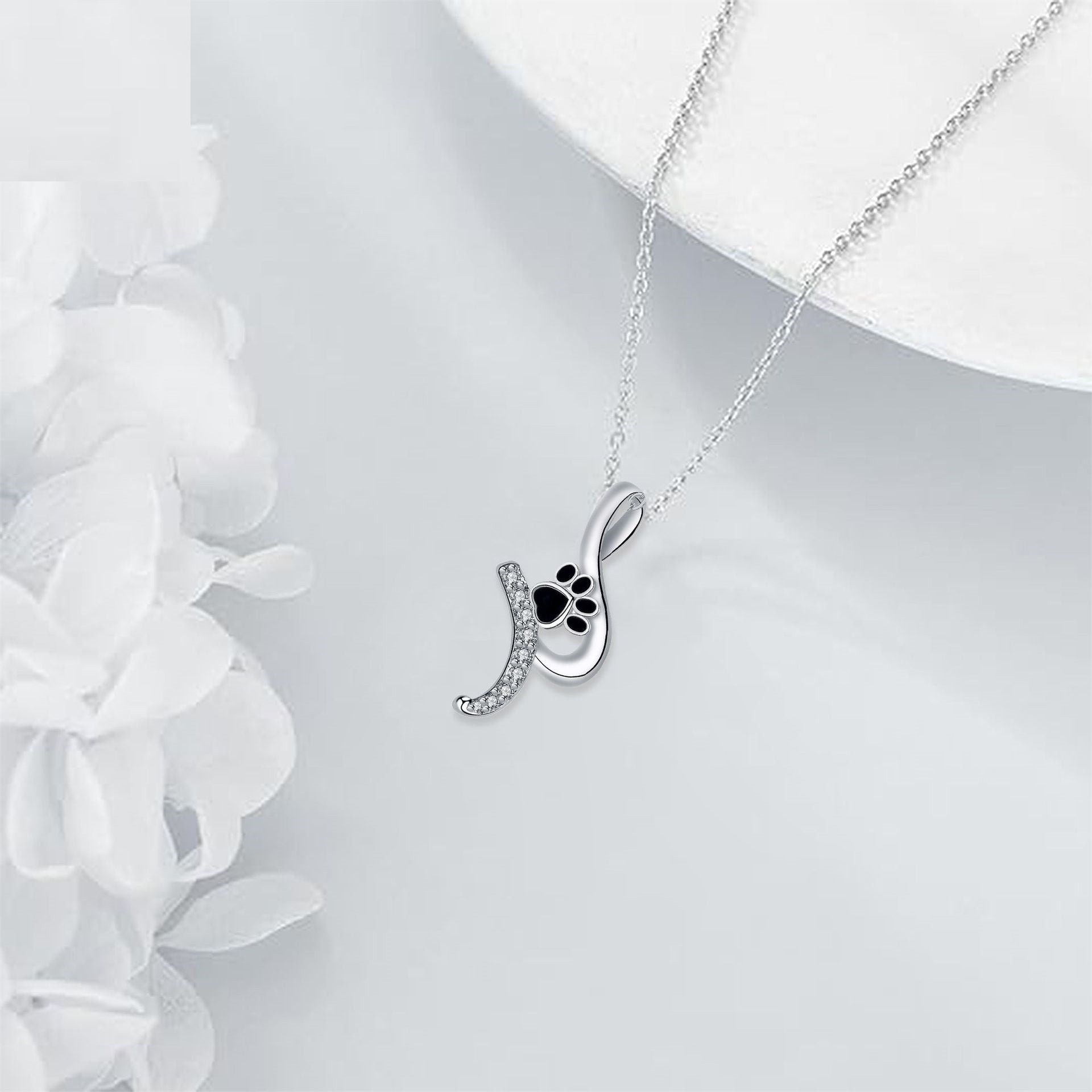Collana con ciondolo a forma di impronta di zampa