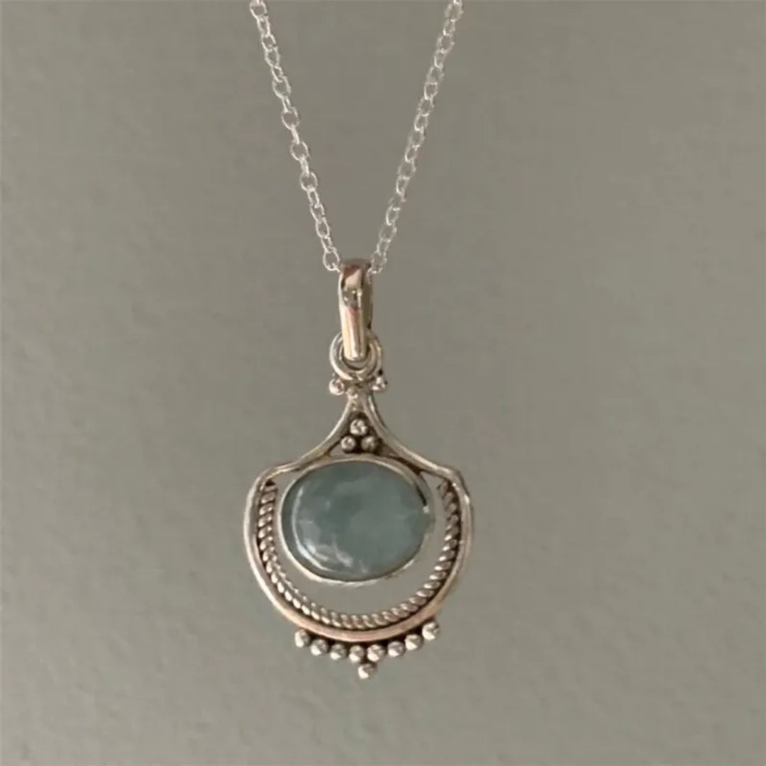 Collana vintage in argento con pietra verde