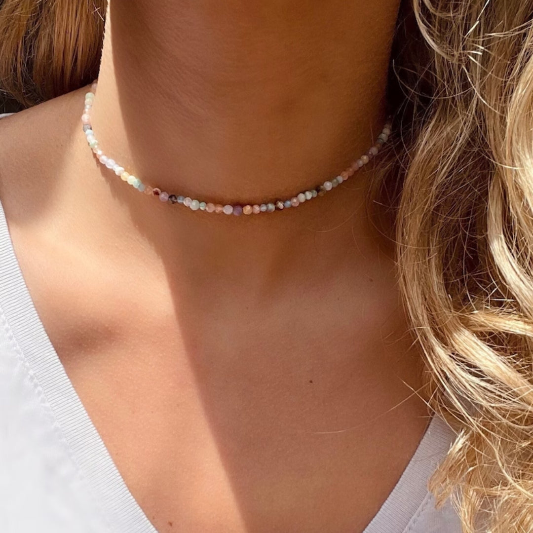 Collana vintage con pietre colorate