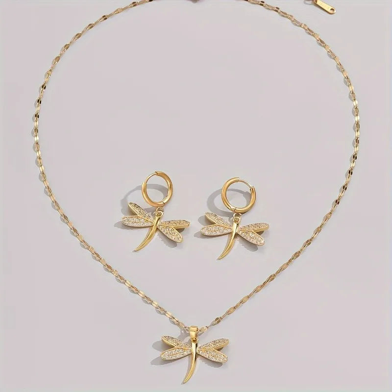 Collana con ciondolo a forma di libellula in oro con orecchini in omaggio