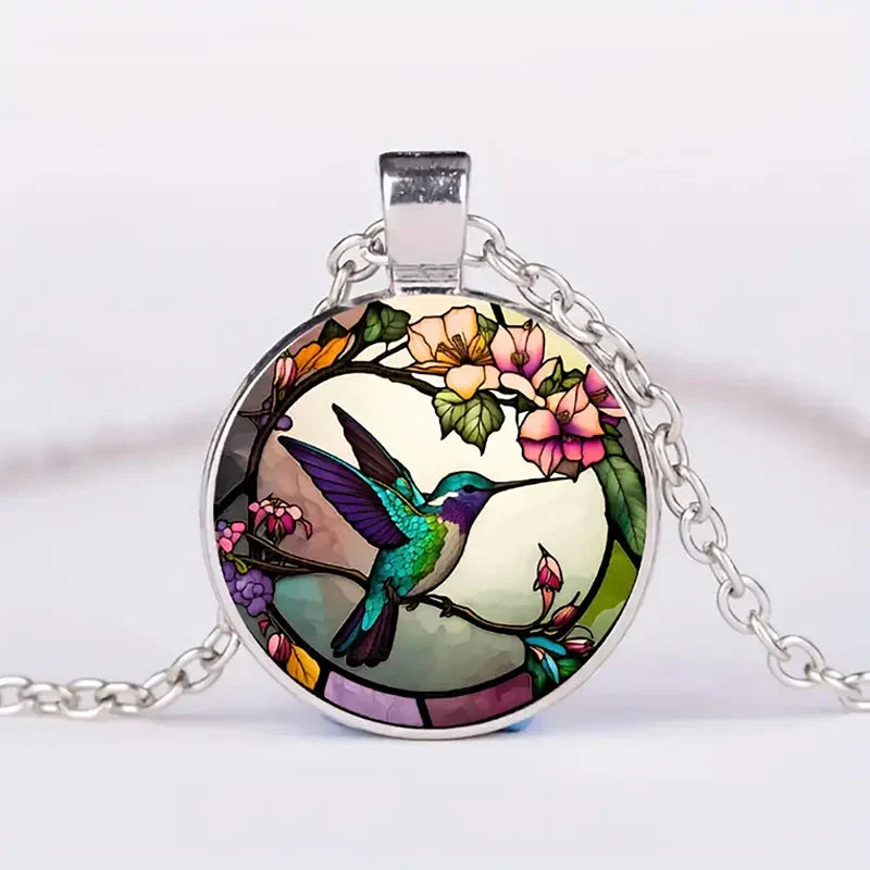Collana con pendente a cupola in vetro con colibrì