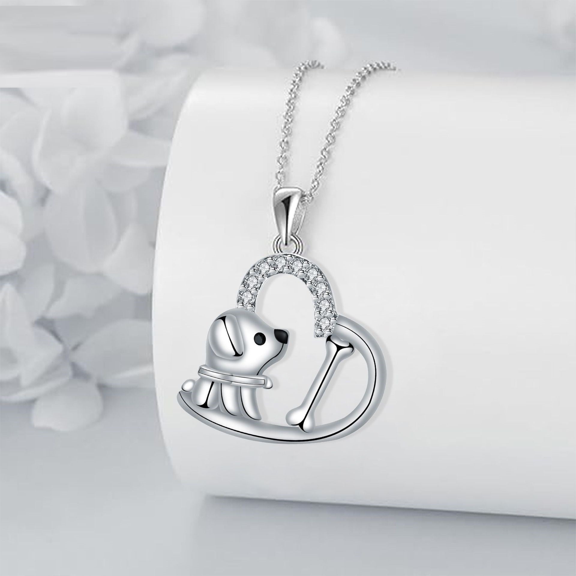 Collana con ciondolo a forma di cuore per cani