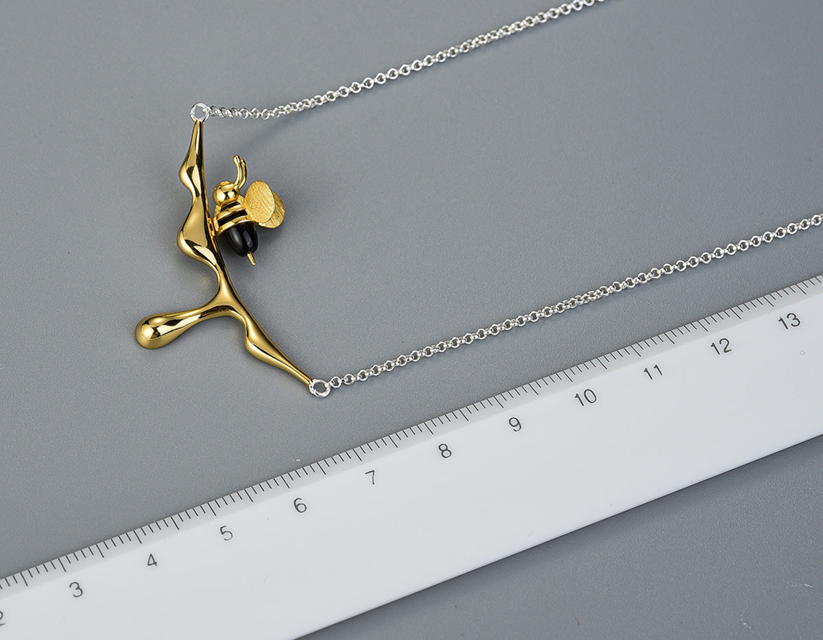 Collana con miele che gocciola e ape