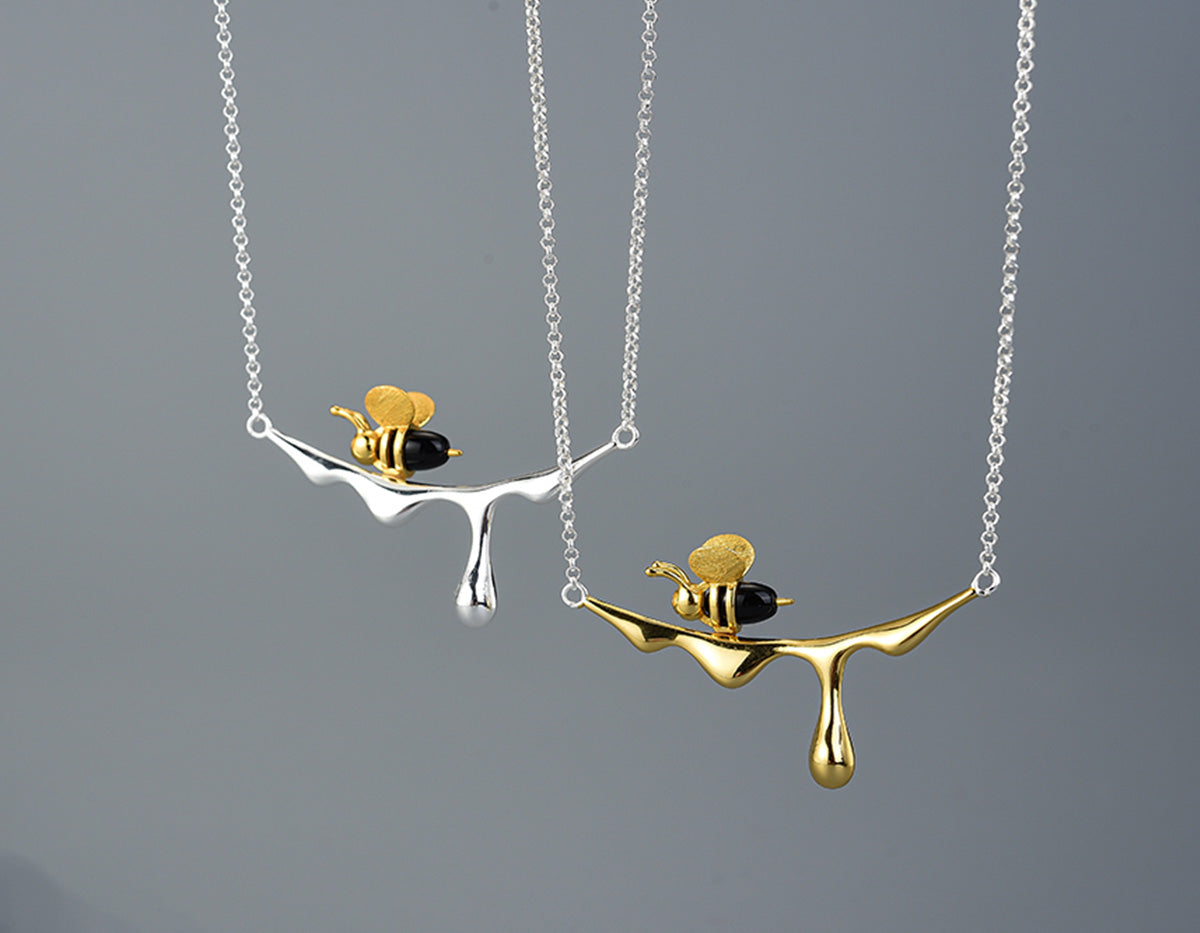 Collana con miele che gocciola e ape