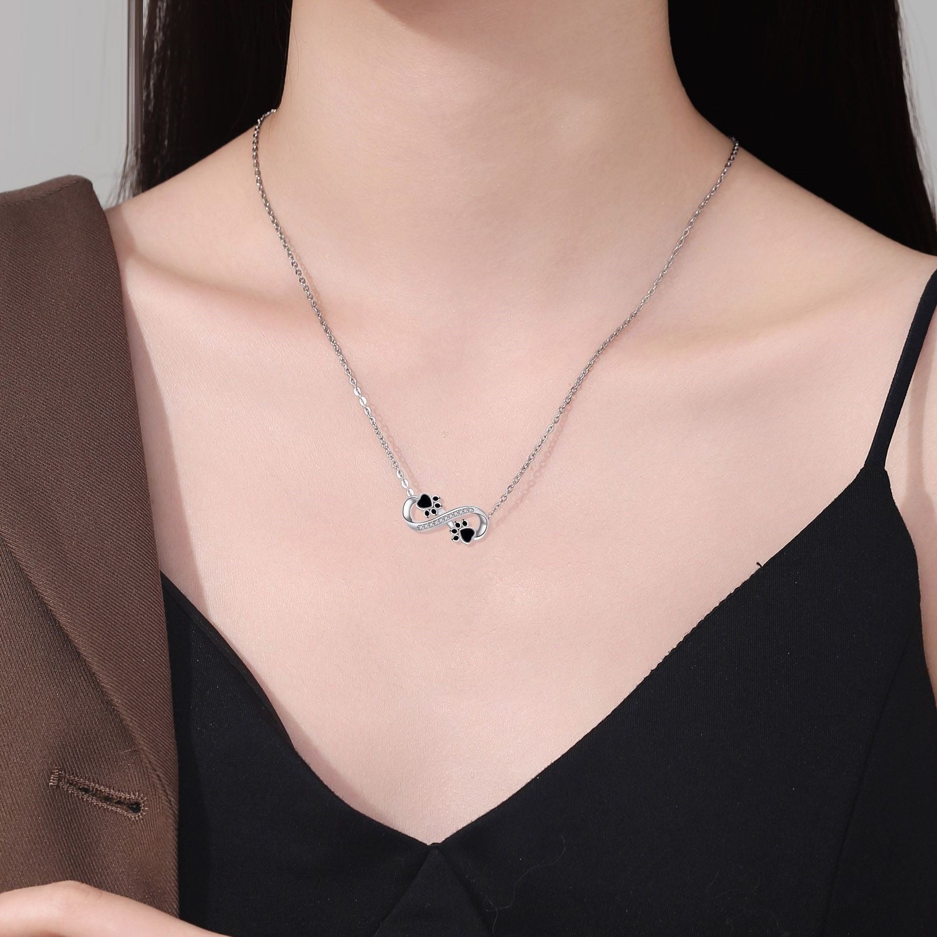 Collana Infinity con impronta di zampa e zirconi