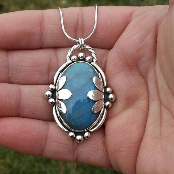 Collana vintage in pietra blu