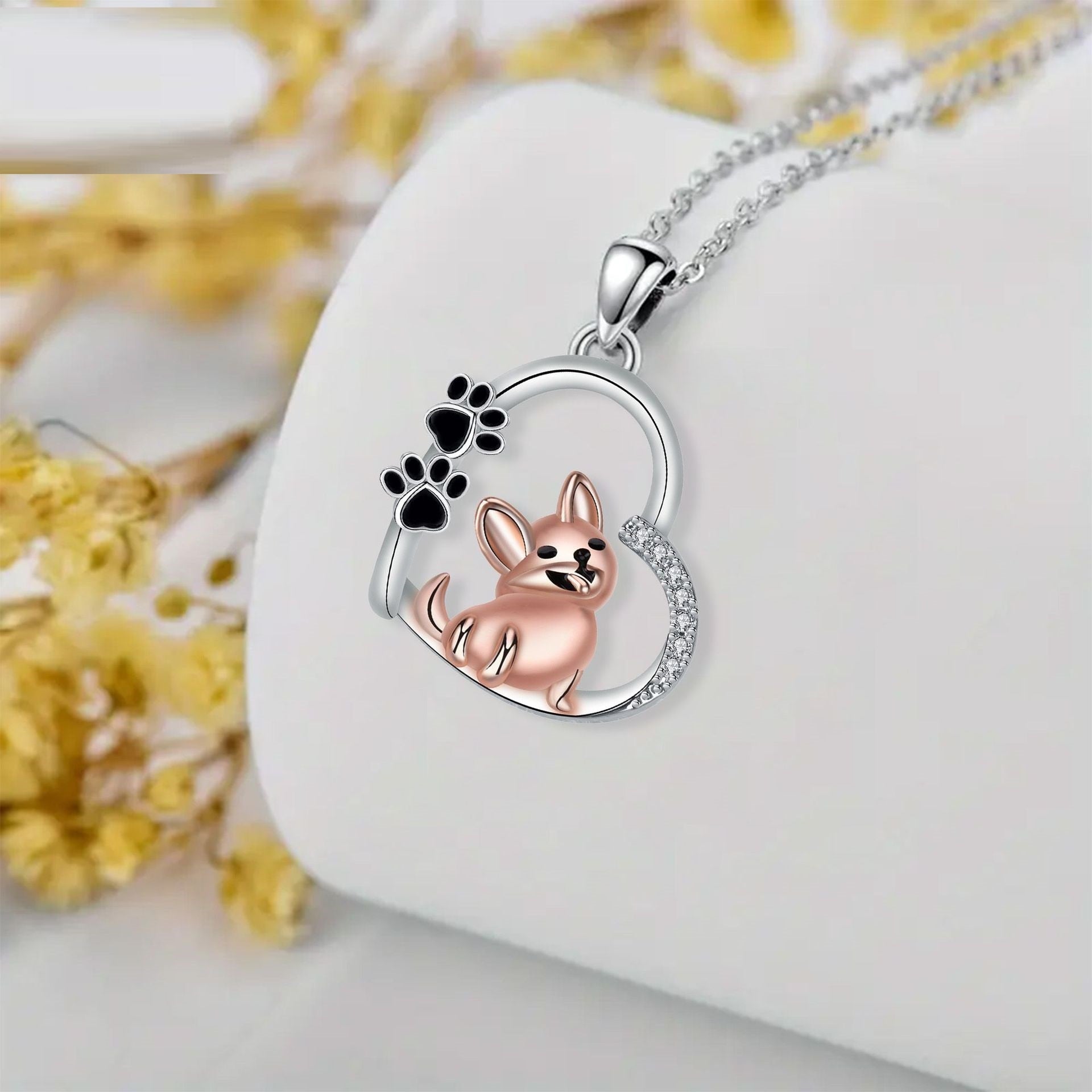 Graziosa collana con ciondolo a forma di cuore con cane