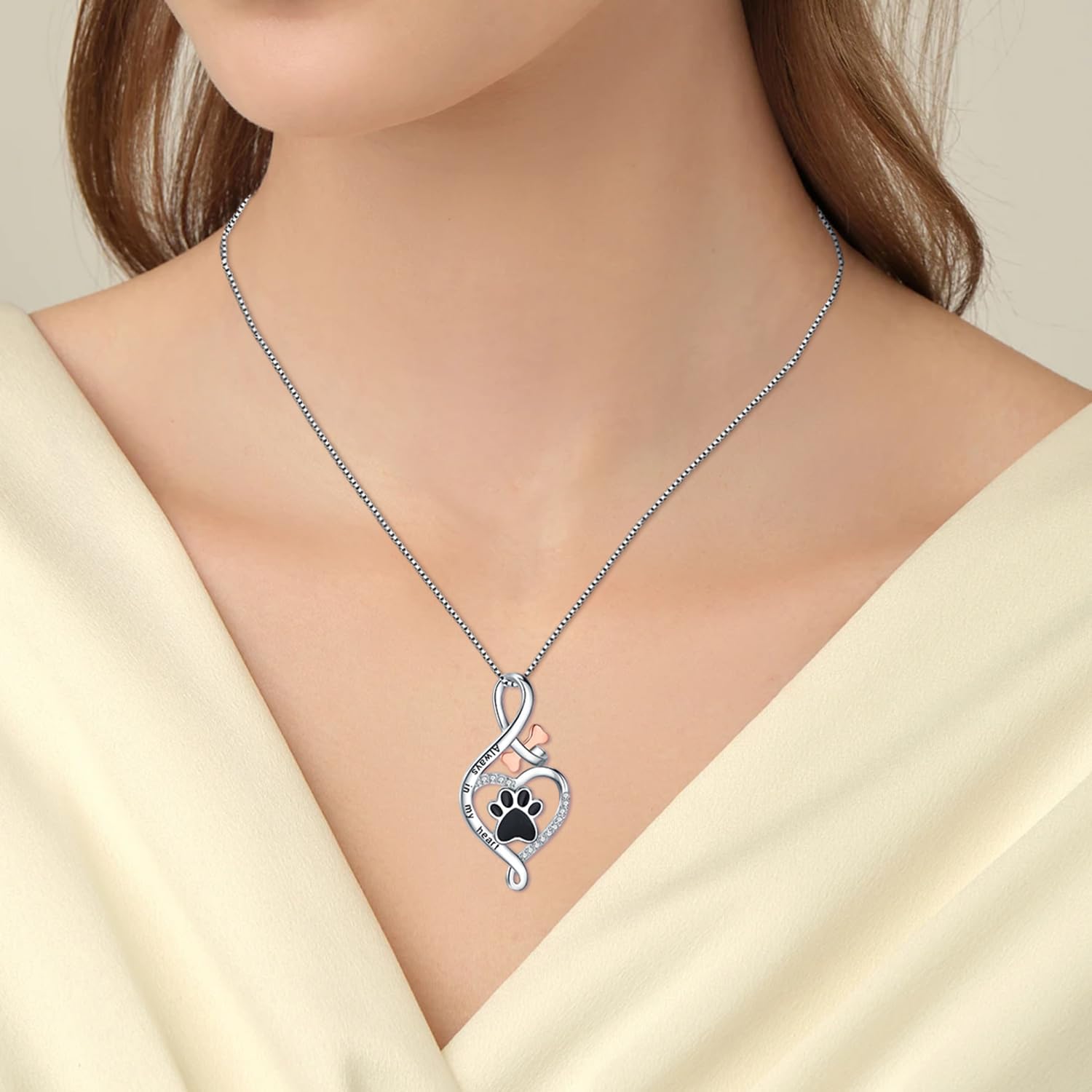 Collana Lucky Paw con cuore, osso e simbolo dell'infinito