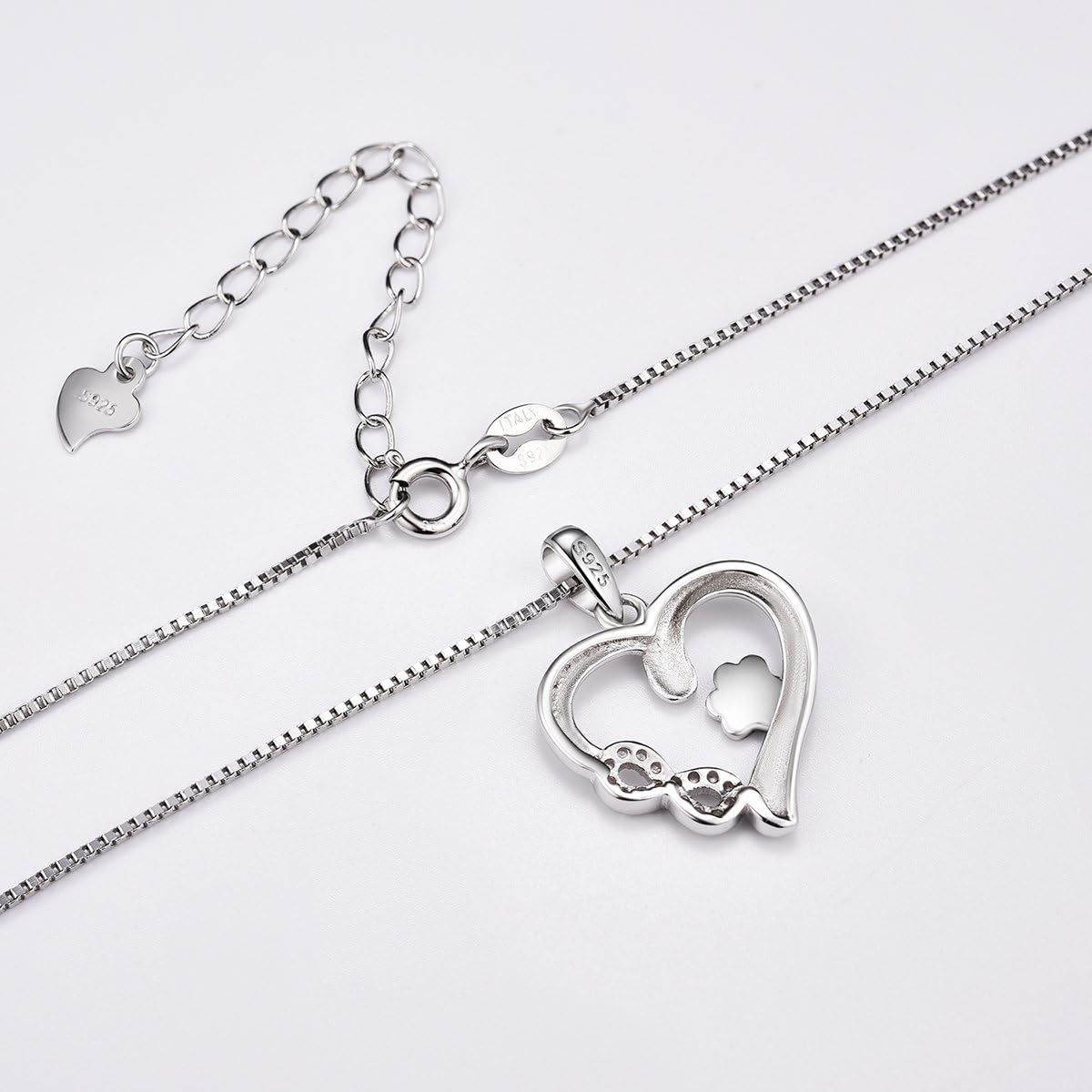 Collana con ciondolo a forma di zampa e cuore con charm infinito