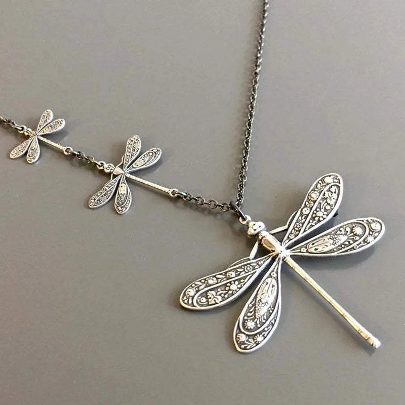 Collana Vintage Dragonfly – Simbolo di cambiamento, luce e libertà