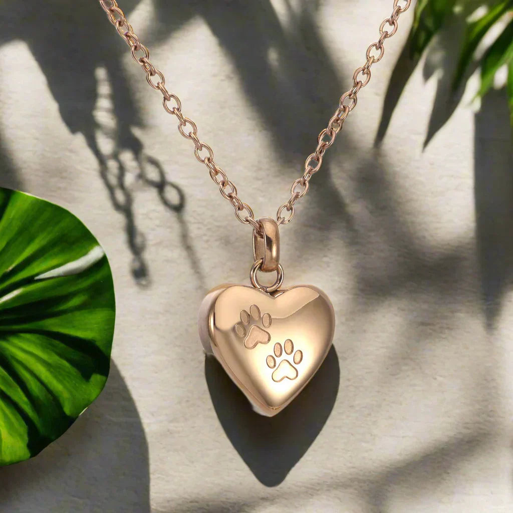 Collana con urna commemorativa per animali domestici – Ciondolo a forma di cuore con incisione di zampa