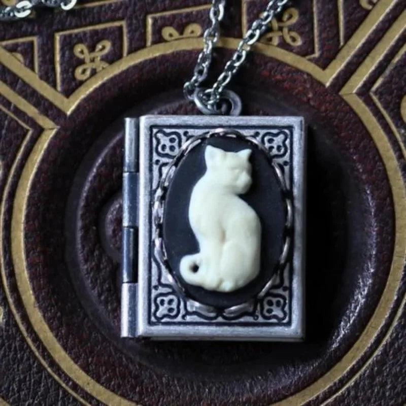 Collana con ciondolo libro vintage con gatto – Design con pagine rotanti