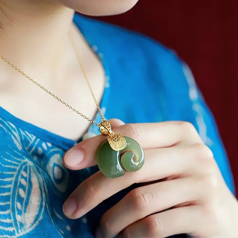 Collana con pendente a forma di elefante in giada Hetian – Catena placcata in oro 18 carati per donna