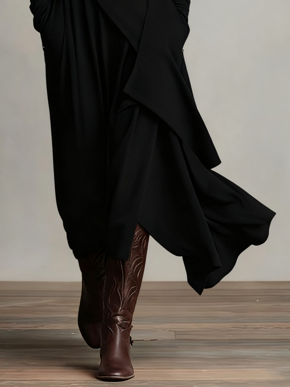 Giorgia – Abito Maxi Asimmetrico Viola a Collo Alto