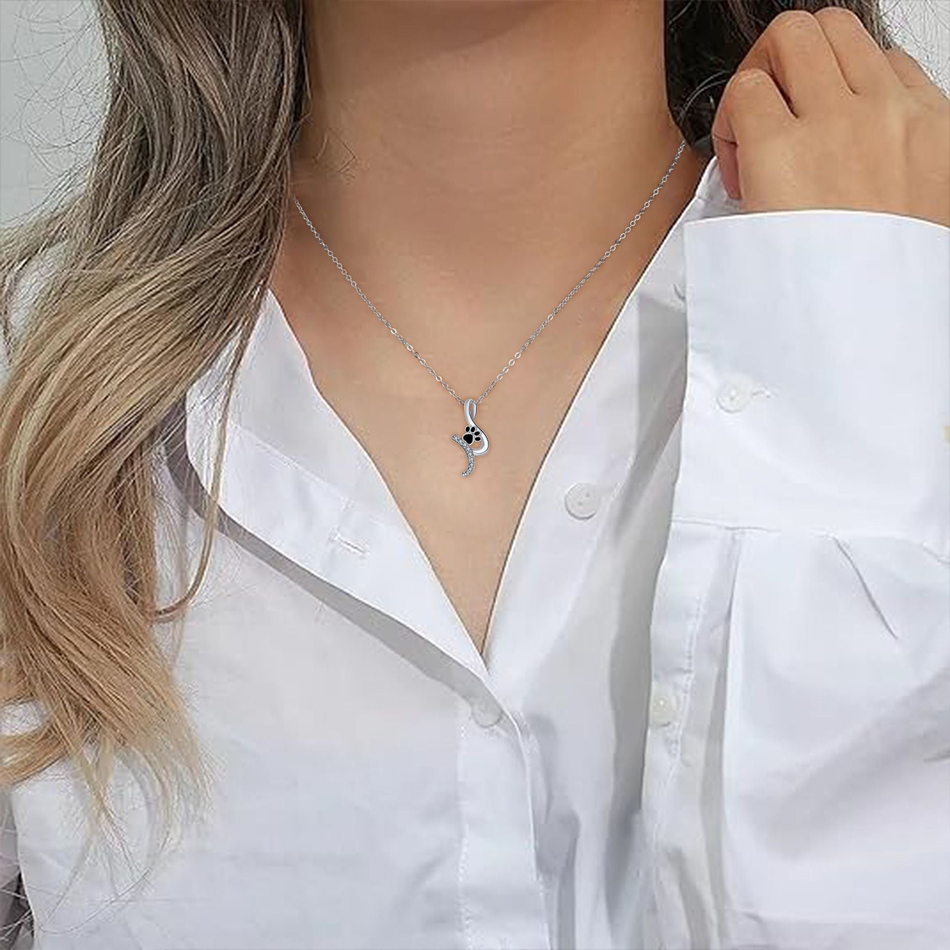 Collana con ciondolo a forma di impronta di zampa