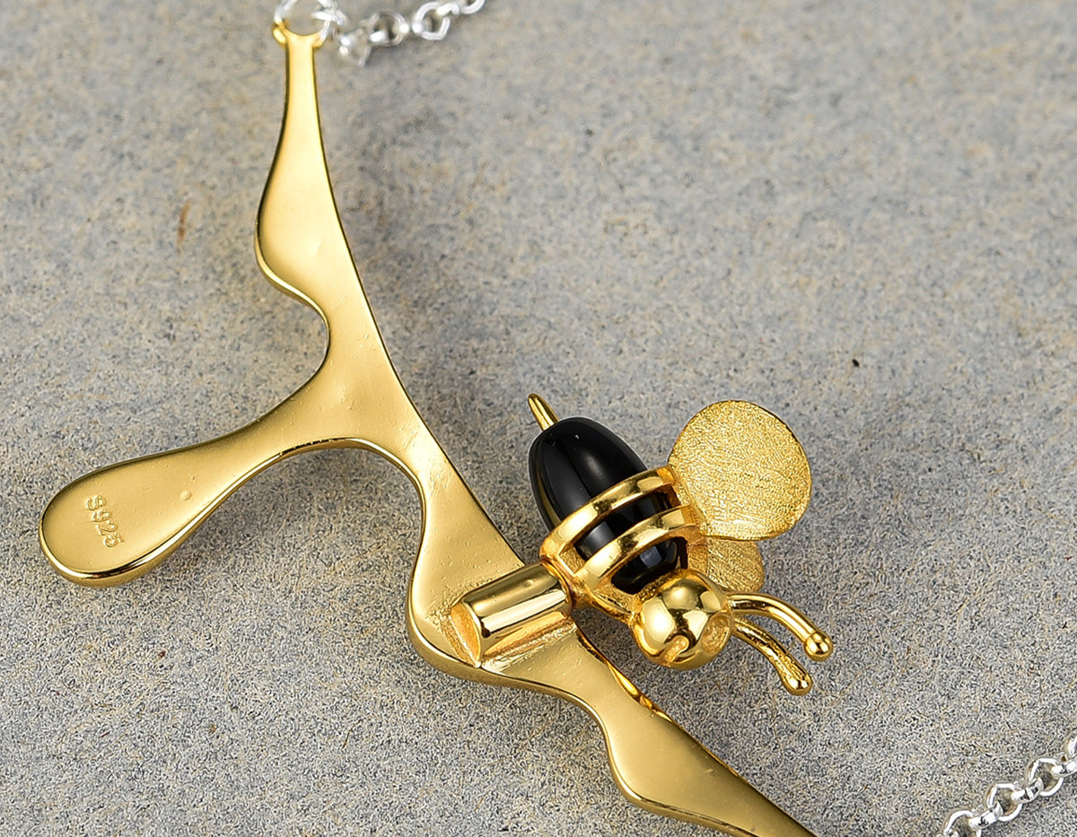 Collana con miele che gocciola e ape