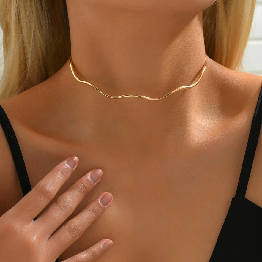 Collana sottile vintage dorata